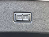 オートマチックテールゲート装備 ボタン一つでリアゲートの開閉が可能です。