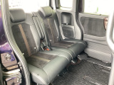 スライドドアだから、隣の車との距離が近い駐車場でも安心。チャイルドシートへの乗せ降ろしや、大きな荷物の積み込みもストレスなく行えます。