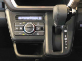 温度を設定すれば、自動で車内の温度管理をしてくれる優れものです♪ATミッションで運転楽々
