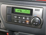 【オートエアコン】車内温度を感知して自動で温度調整をしてくれるのでいつでも快適な車内空間を創り上げます!どの席に座っても快適なドライブが楽しめます♪