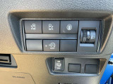 手元には簡単に操作できるスイッチ類です。