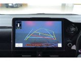 バックガイドモニターで、後方を確認しながら安心して駐車することができます。運転初心者も熟練者も必須の機能ですよ!