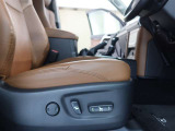 パワーシート搭載。微妙な調整が手軽にでき、ピッタリなポジションで運転することが可能です。