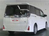 広々とした車内空間に優れた燃費性能。更にデザインも上質で人気のお車です!