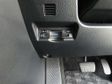 ETC!料金所も止まる事無くスイスイです!窓を開ける必要も無いので雨や花粉、排気ガスの浸入もありません!今や必需品ですネ!
