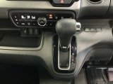 オートマチックシフトレバーは、手になじみ操作しやすい形状で安全運転にもつながります♪