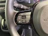 ステアリングにオーディオ操作スイッチが付いています。オーディオ画面に直接タッチしなくても操作が出来ますので、運転に集中できます。