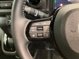 ステアリングにオーディオ操作スイッチが付いています。オーディオ画面に直接タッチしなくても操作が出来ますので、運転に集中できます。