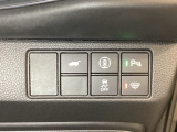 ハンドルの右側にHondaセンシング用のメインスイッチとパワーテールゲートスイッチがついています。パワーテールゲートスイッチは車内からでもテールゲートの開け閉めを電動でできます。