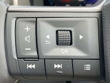 ハンドルから手を離さずにオーディオの操作ができるステアリングスイッチ付