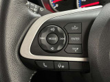 運転中、オーディオの操作をしてて、ハッとしたことはありませんか?ステアリングスイッチは、運転中でもハンドルでオーディオの操作が可能です。安全なドライブをサポートします。