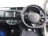 運転席側から見た写真です、お車にマッチングするように考えられたインパネデザイン!沢山のスイッチ類も運転される方が使いやすい位置に配置されていますね!