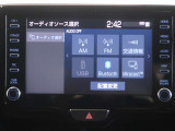 ディスプレイオーディオを装備。スマートフォンと車を繋ぐことで、これまでのナビに加えて色々なサービスが楽しめます。