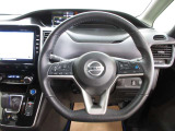 運転が楽しくなる明るく開放的な運転席まわりです。プロパイロットで高速など運転支援で疲れを軽減してくれます!