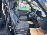 運転席シートリフター(ラチェット式)で、座面の高さも上下に動き、体格にあわせて調整ができます。