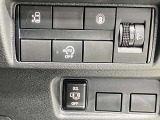 運転席側から左側スライドドアの開閉がスイッチ1つでできます