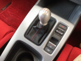 シフトチェンジが小気味よく決まるダイレクトな操作感を実現する、6速マニュアルミッションです。