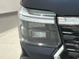 LEDヘッドライトは、点灯の瞬間から最大光量を発揮し、突然暗くなるトンネルなどでの安定感を高めます。