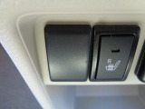 運転席シートヒーター装備。寒い季節にはとても役に立つ有難い装備です。