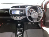 運転席周りのレイアウトをご覧ください。ナビゲーションが綺麗に装着されすっきり収まってますね!