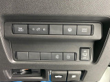 【両側スライドドア】駐車場で隣の車との間隔が狭く乗りにくい時、スライドドアなら安心!ドアオープン時も幅を取らず、開口部が広いので乗り降りがとっても簡単です。大きな荷物の出し入れも後席から可能♪