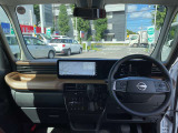 シンプルな運転席回りで操作も楽です