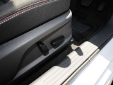 運転席パワーシート装備です。
