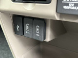 充電用USBジャックもついていて便利です!
