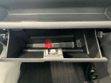 車検証入れになどにも使える便利な収納BOXあります。