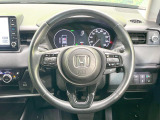 【純正革巻きステアリング】上質な革を使用することで、手にしっかり馴染みとても運転しやすいハンドルです♪