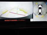 パノラミックビューモニターを装備。クルマを真上から見るように周囲を確認できます。機能の詳細はスタッフまでお問い合わせください。