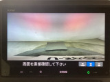 【バックカメラ】運転が苦手な方も車庫入れラクラクです!ギアをリバースに入れれば自動的に切り換わりますので、面倒な操作は不要です♪狭い駐車場もお車を傷つけず安心ですね!