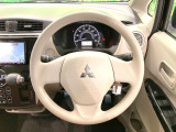 インテリアに合わせたデザインのステアリングは、運転される方のことも考え、運転しやすい形状、大きさです。是非一度、実際に触ってお確かめください。