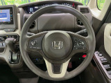 インテリアに合わせたデザインのステアリングは、運転される方のことも考え、運転しやすい形状、大きさです。是非一度、実際に触ってお確かめください。