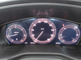 様々な情報を瞬時に切り替えて表示が可能なTFTカラーディスプレイを採用したメーターパネル。