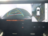 パノラミックビューモニター付きです。車両を上から見た様な映像を画面に表示。運転席からの目視だけでは見にくい、車両周辺の状況をリアルタイムでしっかり確認出来ます。