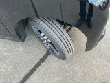 「車&rArr;充実のラインナップと確かな保証」 高品質車からお買い得な車まで豊富に取り揃え、安心して走れる「ワイド保証」でサポート致します。