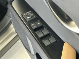 もちろん、パワーウィンドウも付いています♪ワンタッチで窓の開閉が可能です。