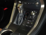 電動パーキングブレーキ・ブレーキホールドを装備してます。ホールド機能は信号待ちが多い一般道で疲労軽減になり、大好評です!