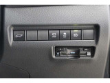 機能性溢れる運転席まわり。使いやすいスイッチ類の配置で運転中のストレスを軽減し楽しくドライブできますよ。
