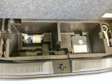 たっぷり20Lの荷室床下収納を用意しております。