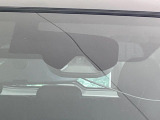 【エマージェンシーブレーキ】走行中に前方の車両等を認識し、衝突しそうな時は警報とブレーキで衝突回避と被害軽減をアシスト。より安全にドライブをお楽しみいただけます。