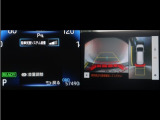 コーナーセンサーを装備。障害物までの距離に応じて警告音を変えてお知らせ。縦列駐車時や駐車場・車庫等での取り回しをサポートします。詳細は販売店スタッフまでお尋ね下さい。
