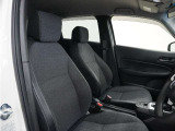 運転席のスペースはゆったりしていて、視界も広く確保されているので普段の運転からロングドライブまで快適です。