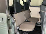 ダイブダウンできるリヤシートは簡単に荷室を広げることができます