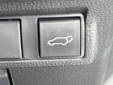 【パワーバックドア】スマートキーや運転席のボタンを押すだけでリアゲートが自動で開閉します!荷物を持っている時や、高い位置にあるバックドアを閉める際に便利な機能です♪