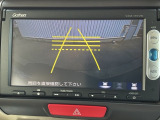 カラービジョンとガイドラインで見やすいバックモニター!車庫入れも楽ちんです♪