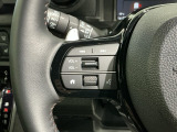 ステアリングにオーディオ操作スイッチが付いています。オーディオ画面に直接タッチしなくても操作が出来ますので、運転に集中できます。