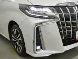 LEDヘッドライトです。デザイン性がよくとても明るいので、夜間の走行や悪天候でも安心です。しかも長寿命!