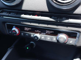 Audi正規ディーラーが高品質をお約束。高度な訓練・教育を受けたAudi専任メカニックが、100項目にもおよぶ精密な点検を実施。すべてクリアしたAudi車だけ、あなたのお手元に届けられるのです